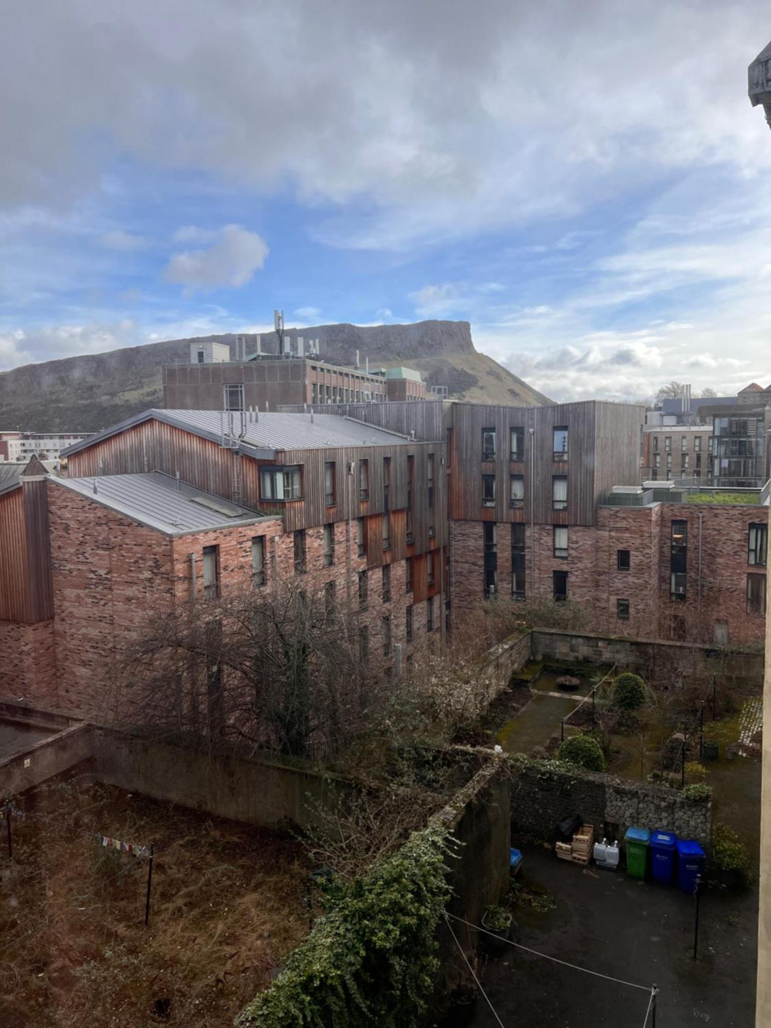 Crags View Apartment On The Royal Mile Edinburgh Ngoại thất bức ảnh
